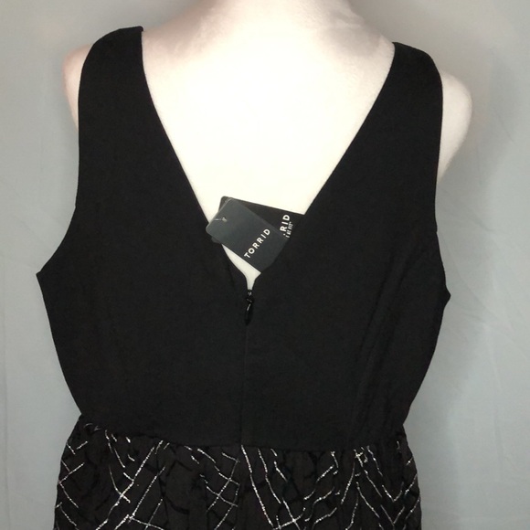 Torrid Black and Silver Plaid Mesh Mid Length Women’s Dress Size 14 NWT - Picture 5 of 7
